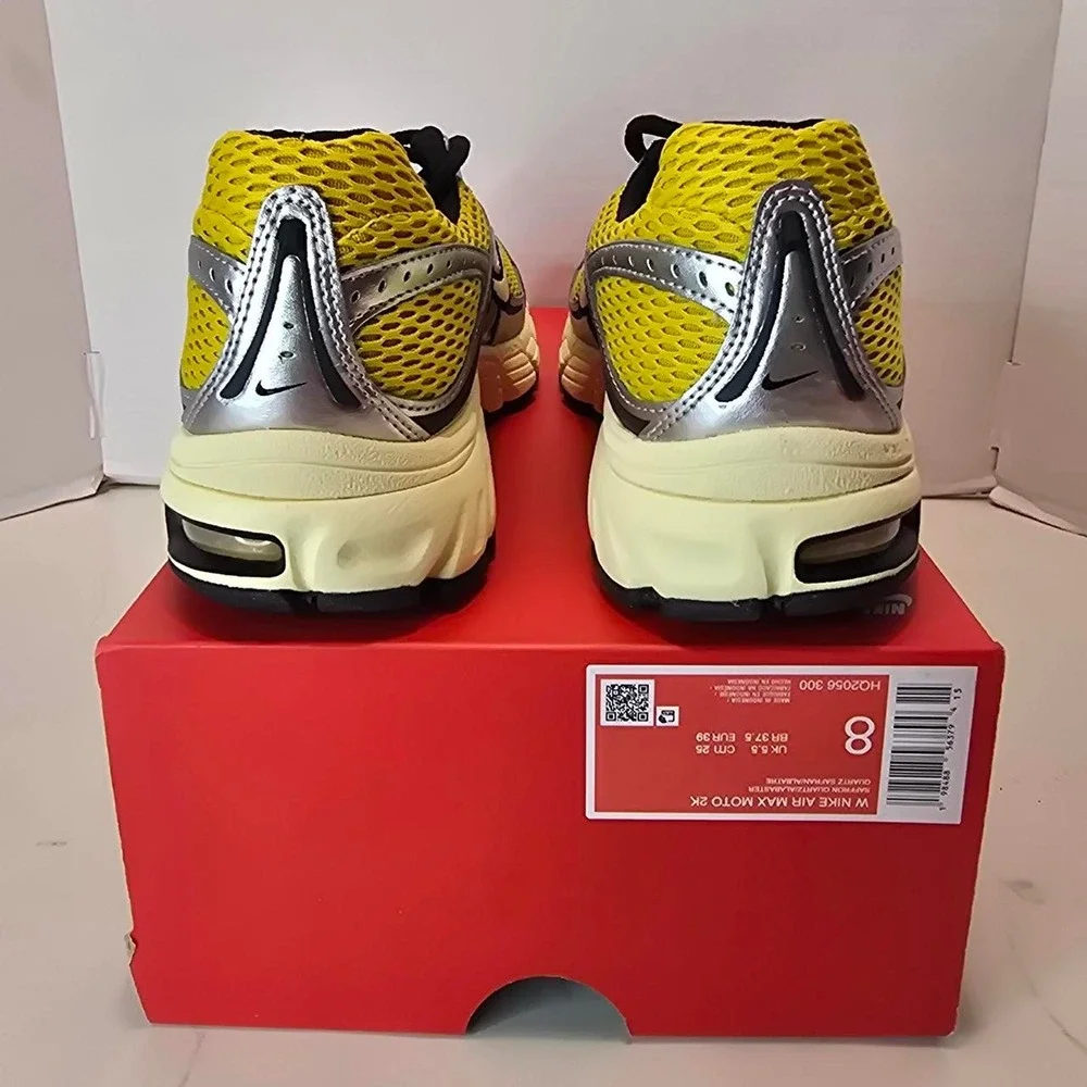 Nike Air Max Moto 2K in Saffron Quartz Women's - 8 US